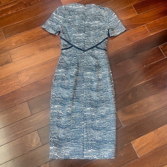 Karen Millen Abstract Print V-Neck Pencil Satin Dress with Silk Detailing Size 2 - Picture 10 of 16